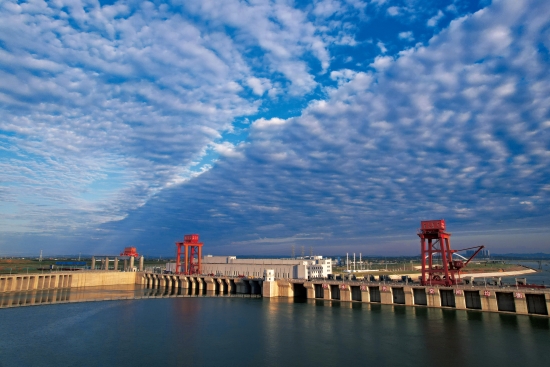 广西大藤峡水利枢纽工程全部机组投产发电