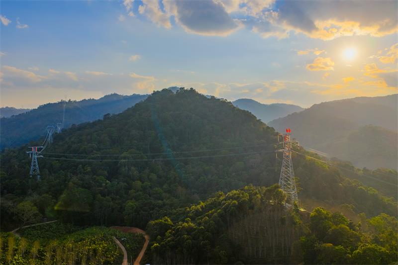 中老500千伏联网工程全线贯通 “电力丝路”实现云端“击掌”-2 800.jpg